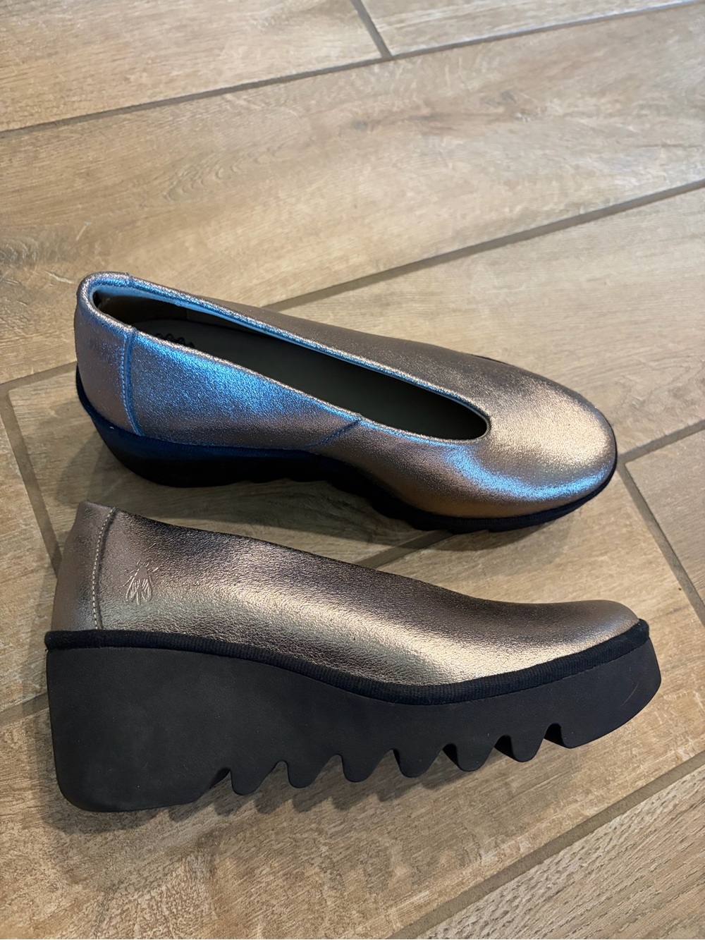 Fly London Beso Metallic Pewter Wedge Slip-On Shoes loafers 38 8US New